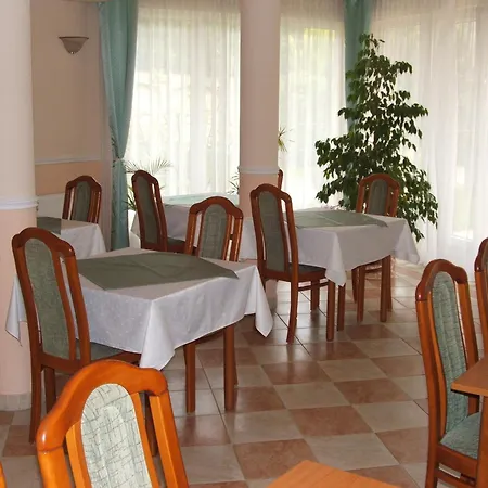 Korona Panzio ديبريتْسين