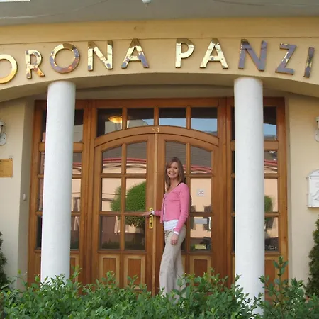 Korona Panzio ديبريتْسين
