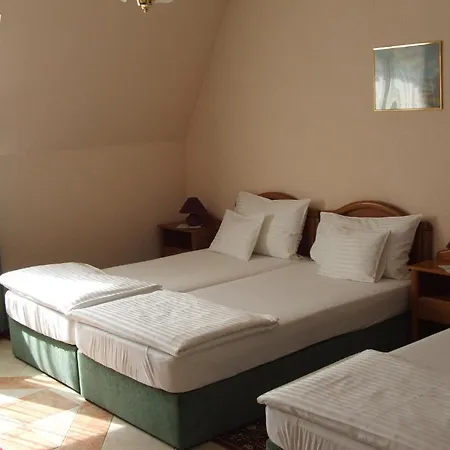 Korona Panzio B&B