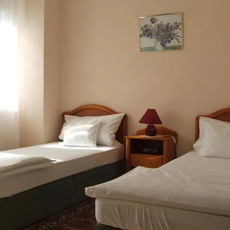 Korona Panzio B&B